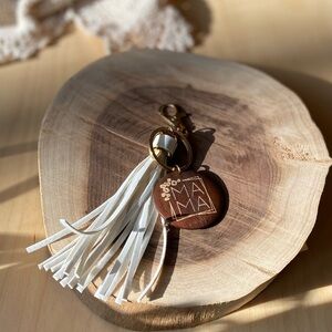 White and Brown MaMa Key Holder
